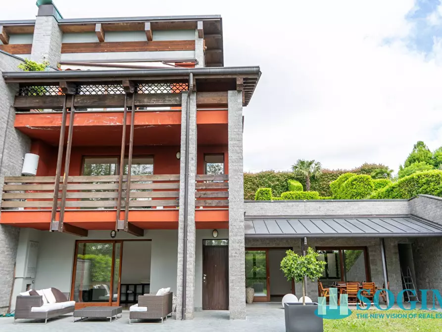 Immagine 1 di Appartamento in vendita  in Via Strambio a Eupilio