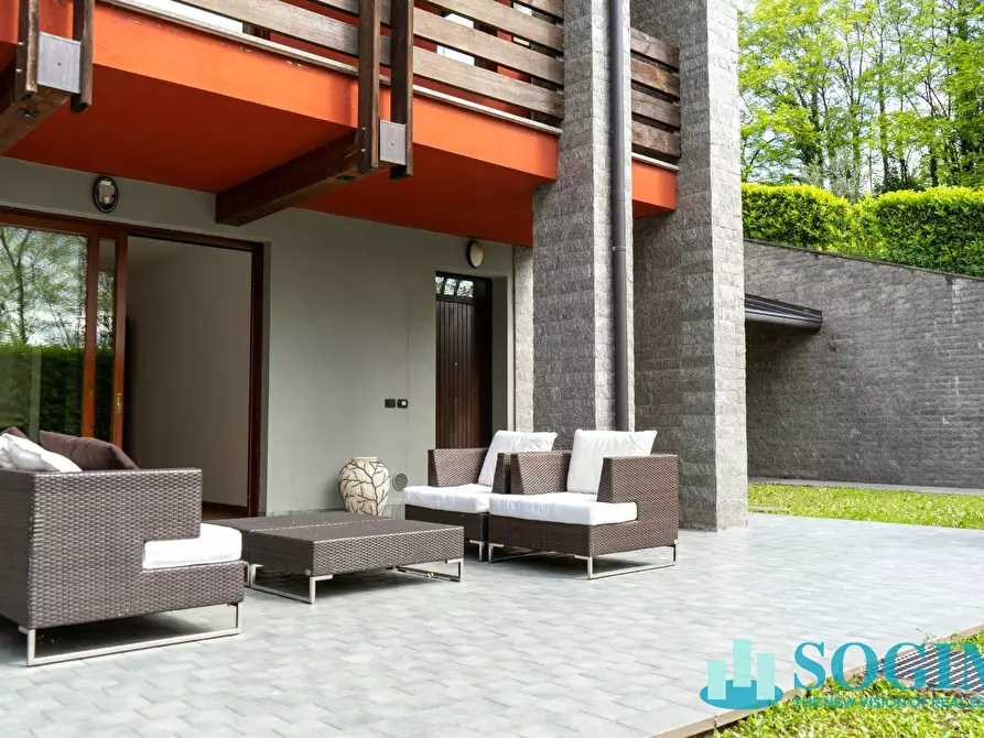 Immagine 3 di Appartamento in vendita  in Via Strambio a Eupilio