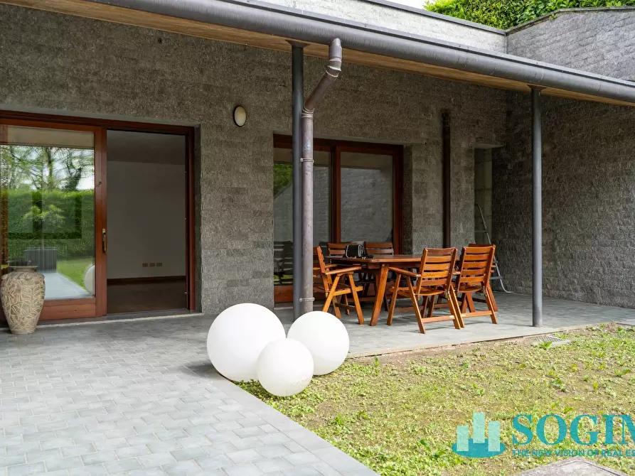 Immagine 11 di Appartamento in vendita  in Via Strambio a Eupilio