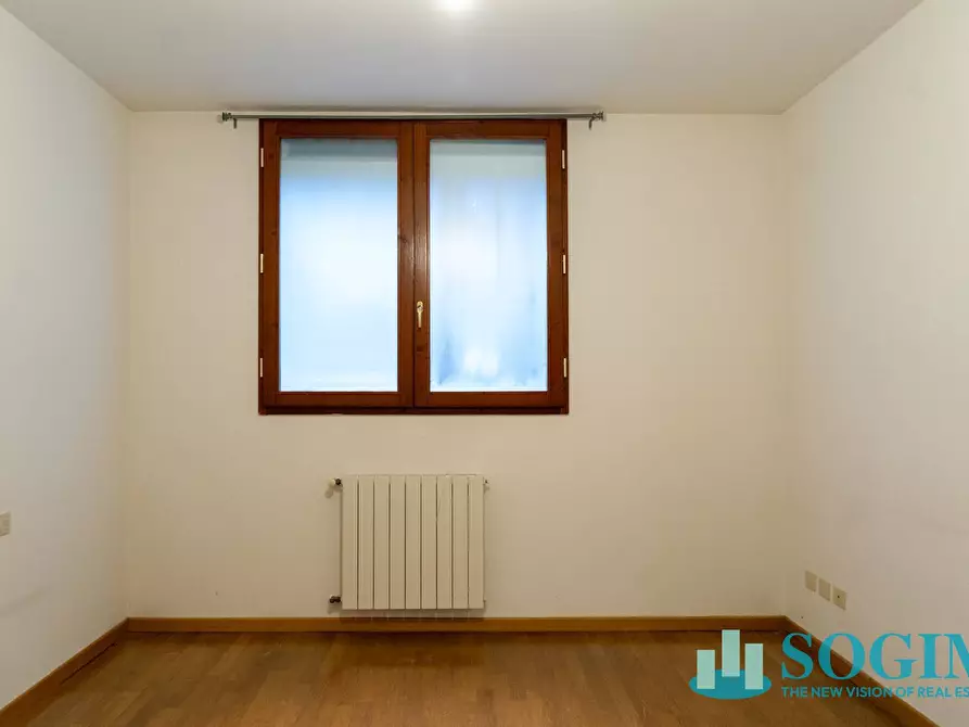 Immagine 17 di Appartamento in vendita  in Via Strambio a Eupilio