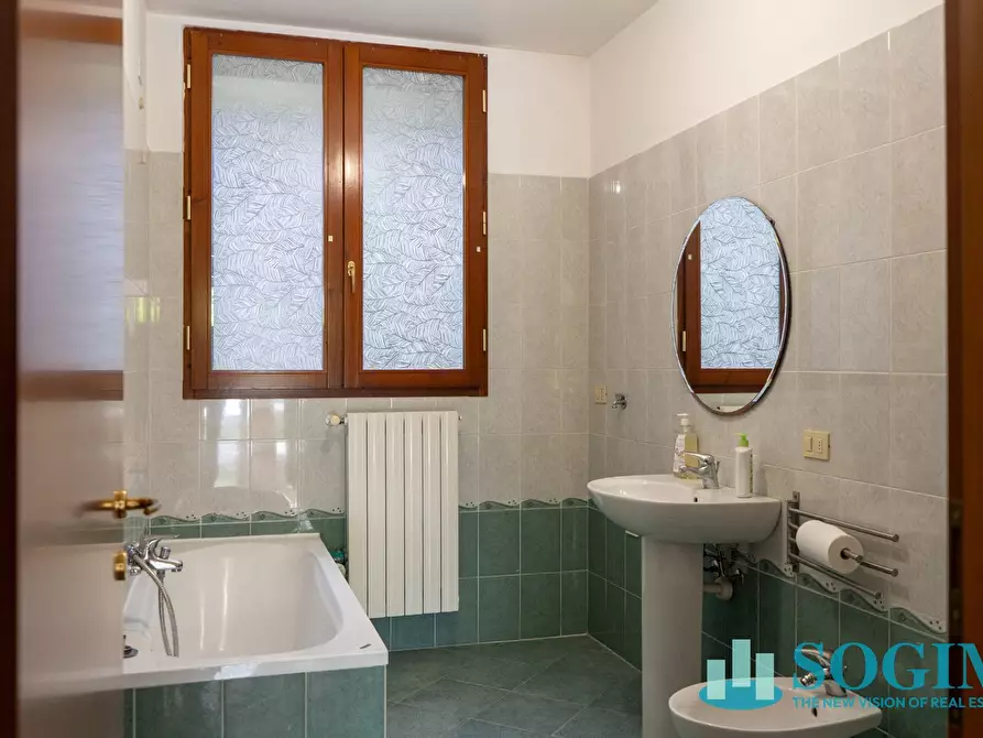 Immagine 18 di Appartamento in vendita  in Via Strambio a Eupilio