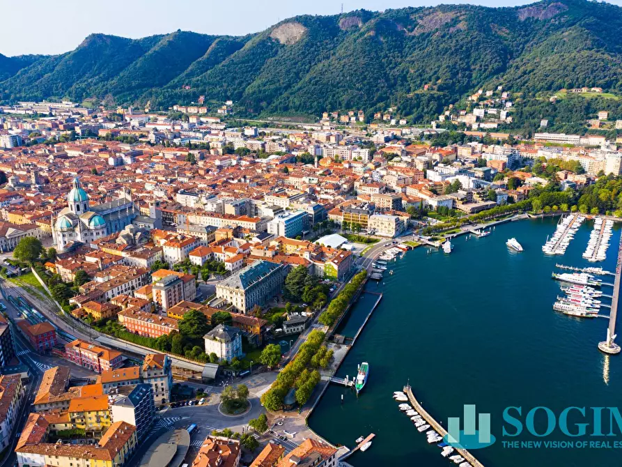 Immagine 17 di Appartamento in vendita  in Via giovio a Como