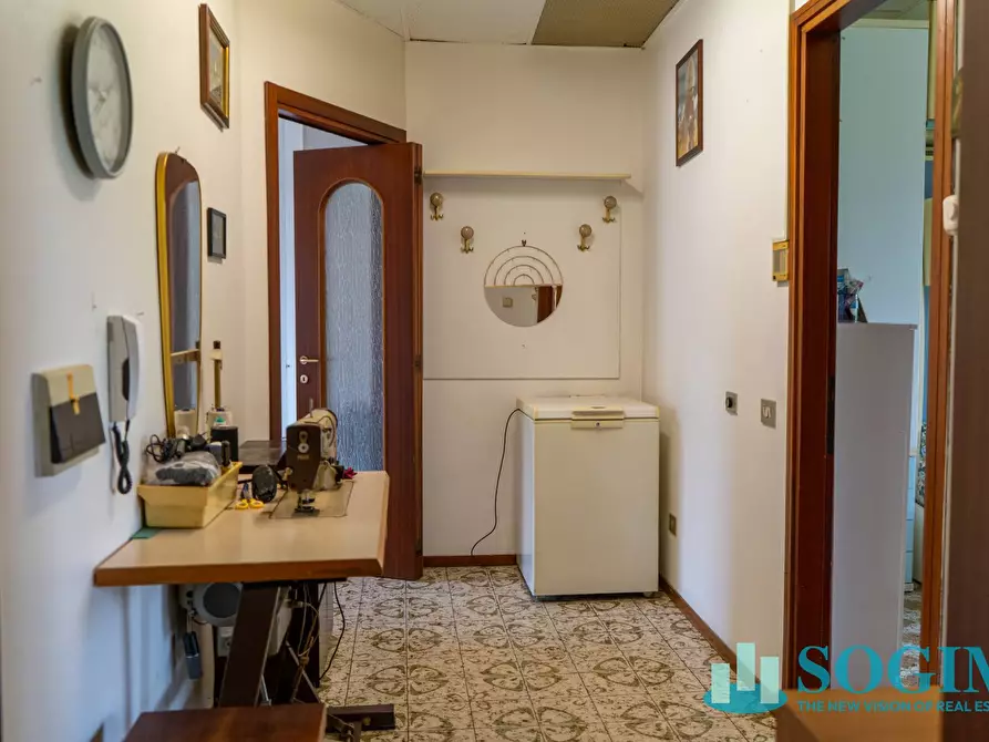 Immagine 15 di Appartamento in vendita  in via general cantore a Cantù