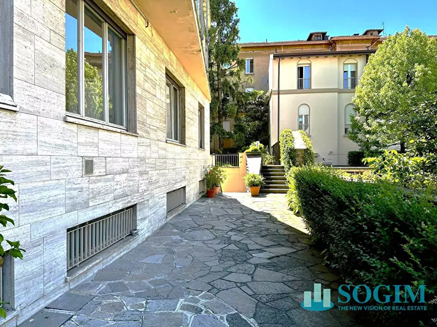 Immagine 17 di Appartamento in vendita  in Giuseppe Ferrari a Como