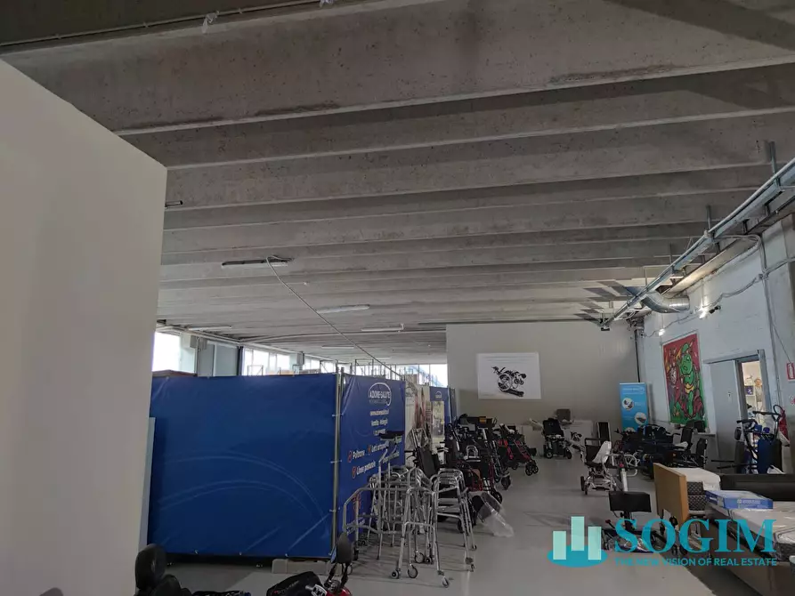 Immagine 3 di Locale commerciale in affitto  in Via Bruno Buozzi 21 a Liscate