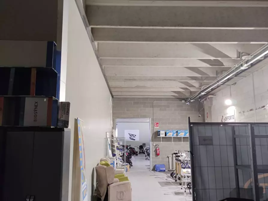 Immagine 9 di Locale commerciale in affitto  in Via Bruno Buozzi 21 a Liscate