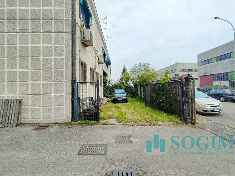 Immagine 3 di Capannone industriale in affitto  a Opera