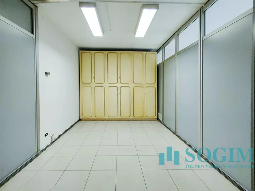 Immagine 15 di Capannone industriale in affitto  a Opera