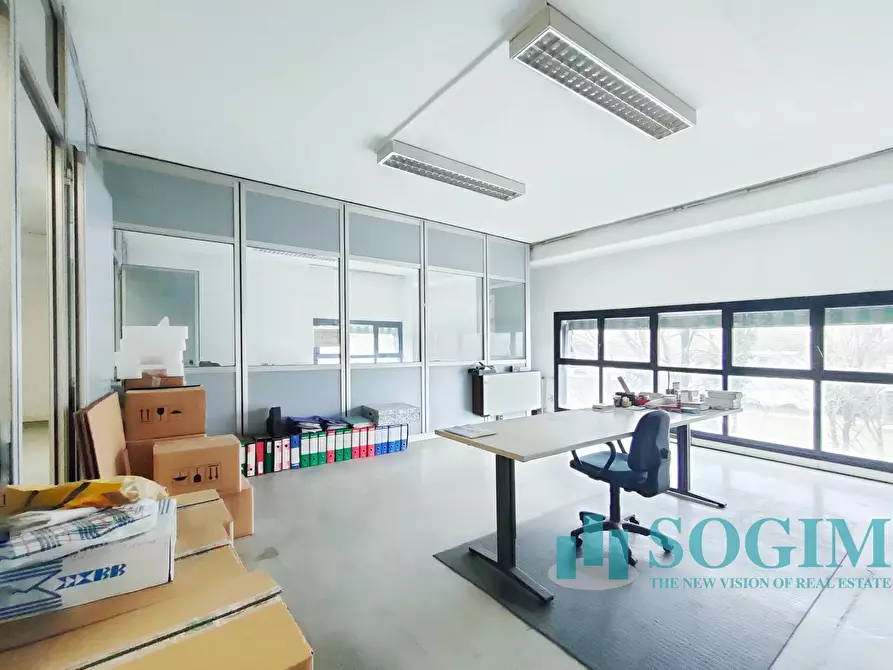 Immagine 9 di Capannone industriale in affitto  a Opera