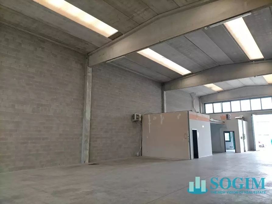 Immagine 6 di Capannone industriale in affitto  a Sordio