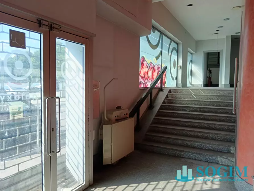 Immagine 8 di Locale commerciale in vendita  in Via Camillo Benso Conte di Cavour 19 a Giussano