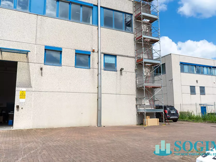 Immagine 2 di Capannone industriale in affitto  in via dei ierr a Albese Con Cassano