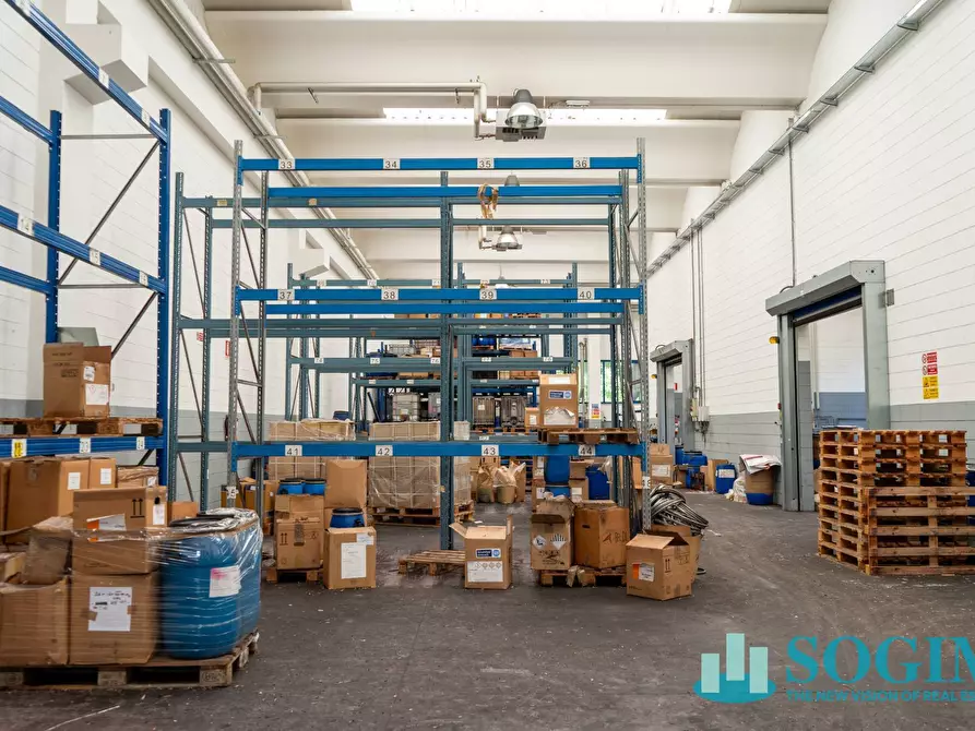 Immagine 15 di Capannone industriale in affitto  in via dei ierr a Albese Con Cassano