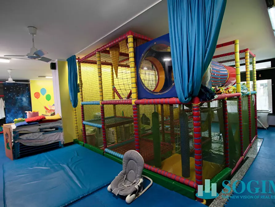 Immagine 3 di Negozio in vendita  in via fratelli cervi 14 a Peschiera Borromeo