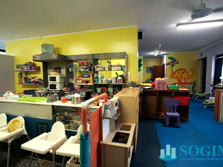 Immagine 7 di Negozio in vendita  in via fratelli cervi 14 a Peschiera Borromeo