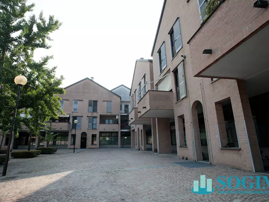 Immagine 17 di Negozio in vendita  in via fratelli cervi 14 a Peschiera Borromeo