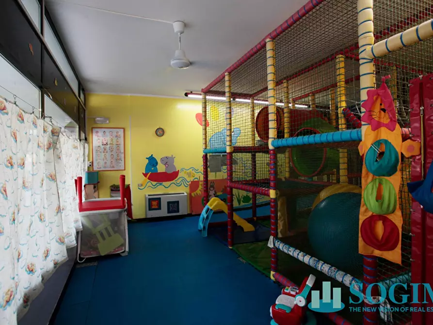 Immagine 12 di Negozio in vendita  in via fratelli cervi 14 a Peschiera Borromeo