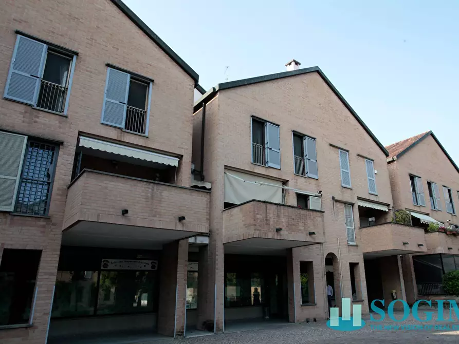 Immagine 13 di Negozio in vendita  in via fratelli cervi 14 a Peschiera Borromeo