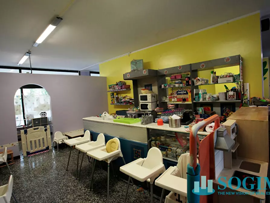 Immagine 3 di Negozio in vendita  in via fratelli cervi 14 a Peschiera Borromeo