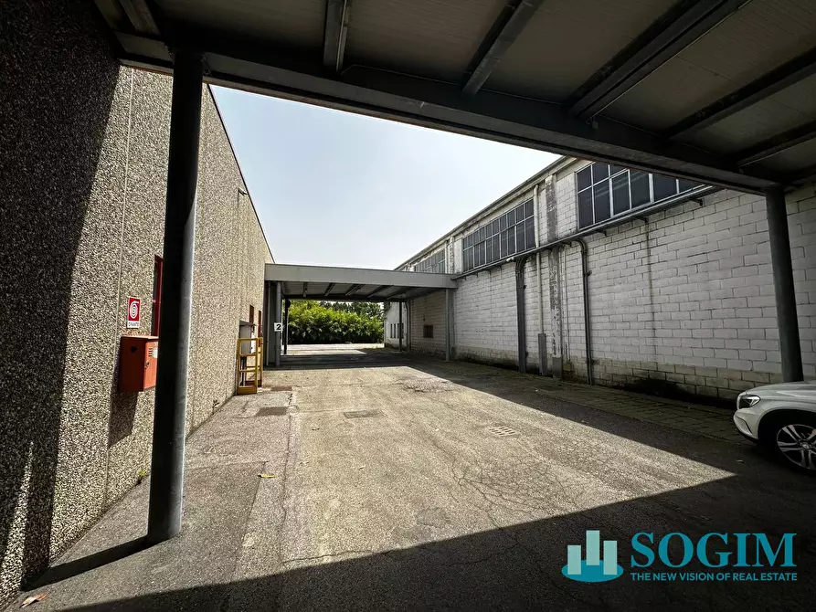 Immagine 8 di Capannone industriale in vendita  a Casalpusterlengo