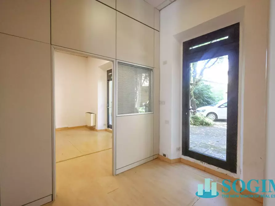 Immagine 4 di Negozio in affitto  in via Azzone Visconti 37 a Monza