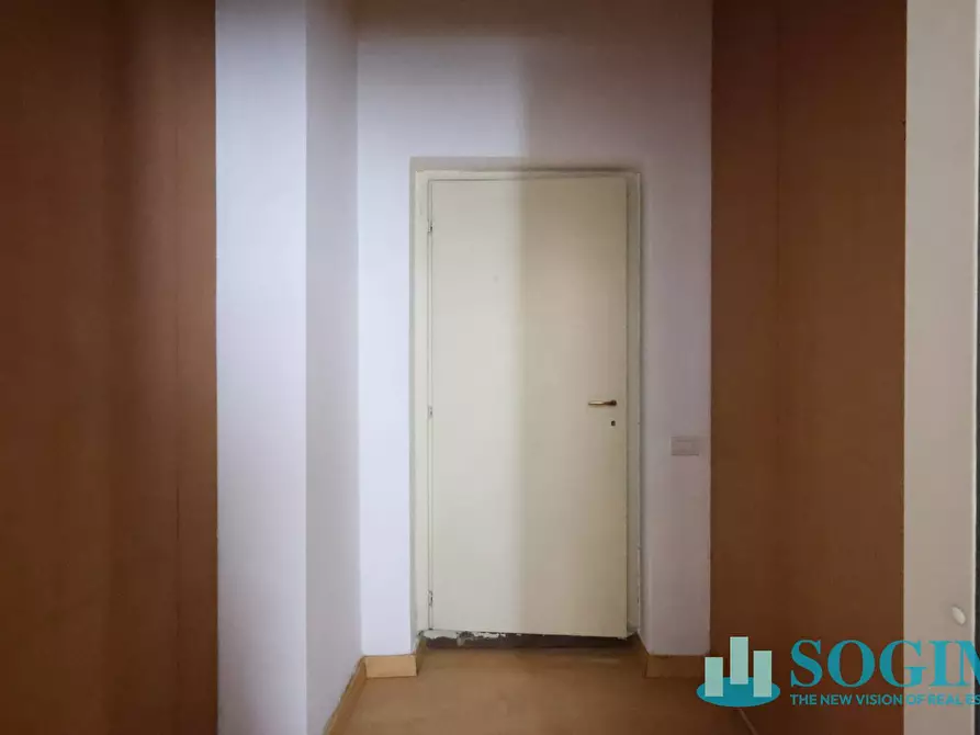Immagine 10 di Negozio in affitto  in via Azzone Visconti 37 a Monza