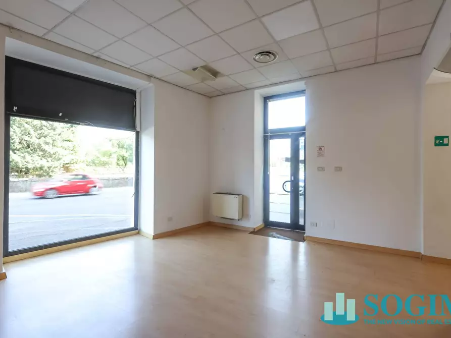 Immagine 20 di Negozio in affitto  in via Azzone Visconti 37 a Monza