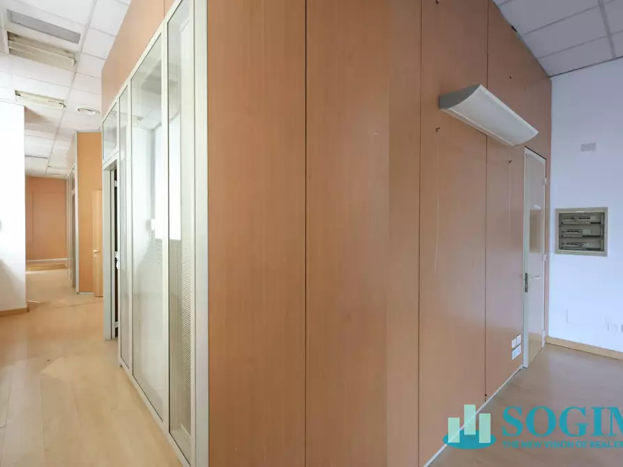 Immagine 25 di Negozio in affitto  in via Azzone Visconti 37 a Monza