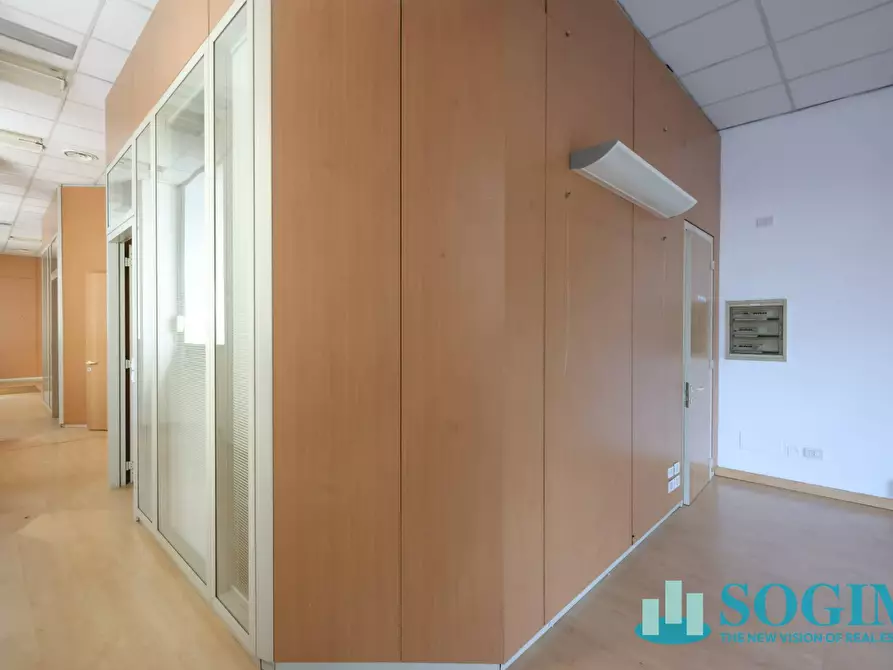 Immagine 26 di Negozio in affitto  in via Azzone Visconti 37 a Monza