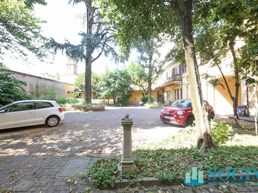 Immagine 27 di Negozio in affitto  in via Azzone Visconti 37 a Monza