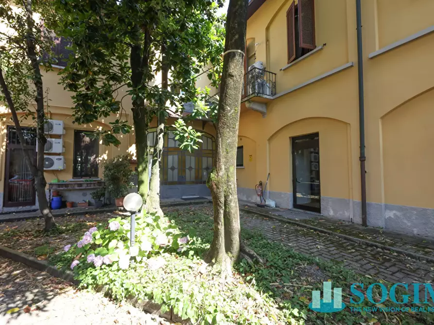Immagine 28 di Negozio in affitto  in via Azzone Visconti 37 a Monza