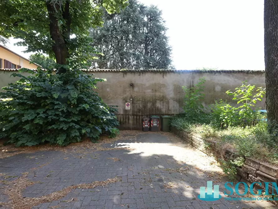 Immagine 29 di Negozio in affitto  in via Azzone Visconti 37 a Monza