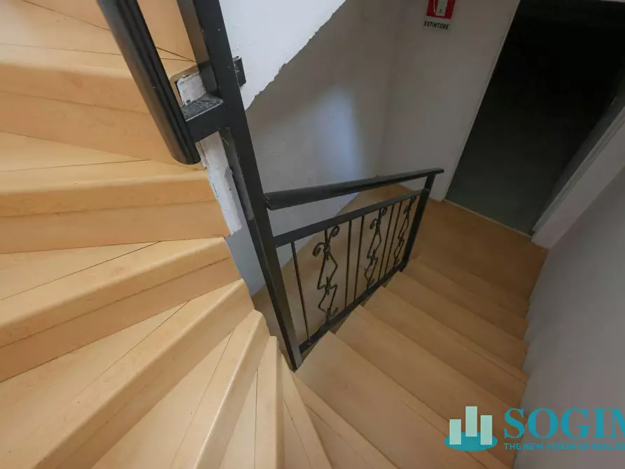 Immagine 32 di Negozio in affitto  in via Azzone Visconti 37 a Monza