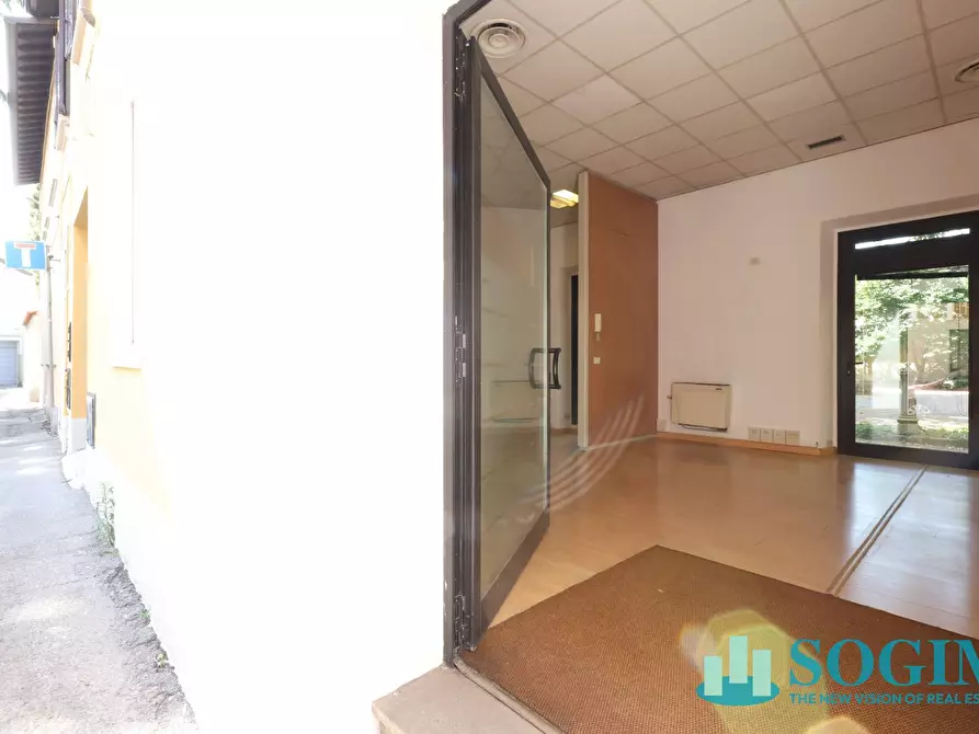 Immagine 38 di Negozio in affitto  in via Azzone Visconti 37 a Monza