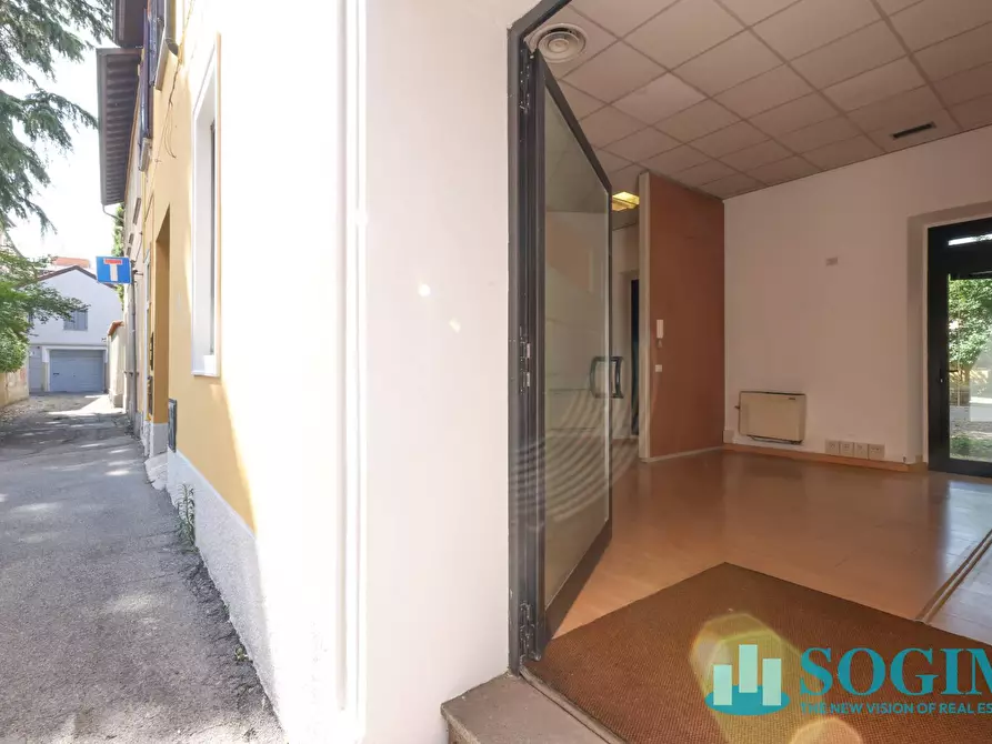 Immagine 39 di Negozio in affitto  in via Azzone Visconti 37 a Monza