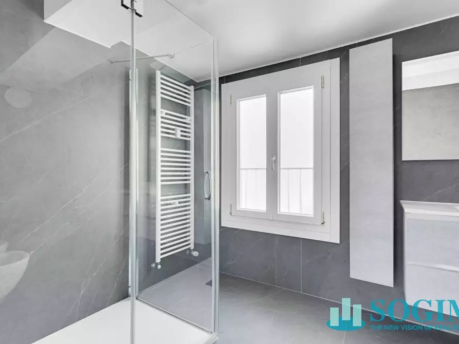 Immagine 27 di Appartamento in vendita  in Piazza Roma a Como