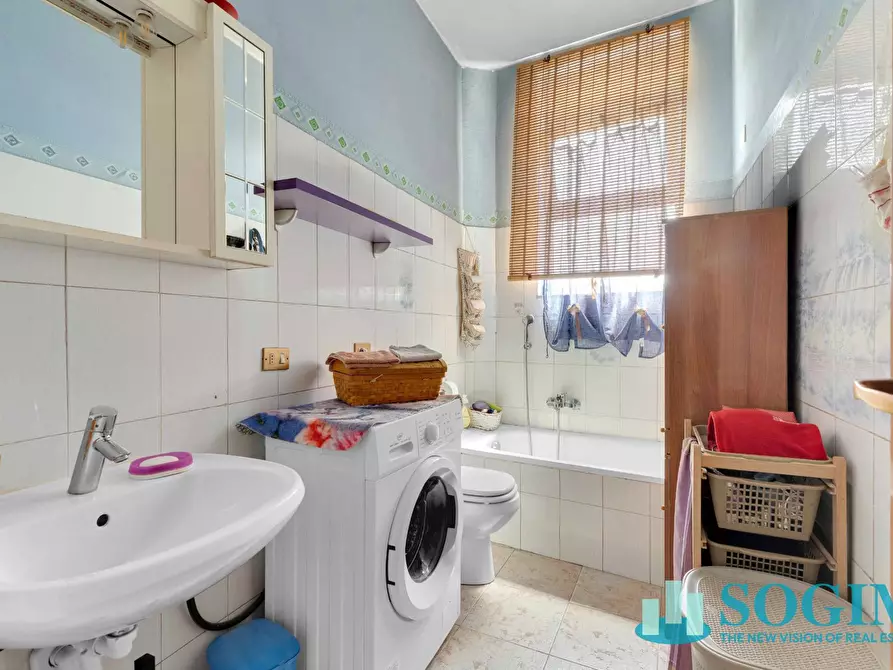 Immagine 5 di Appartamento in vendita  in Via Cristoforo colombo a Albese Con Cassano