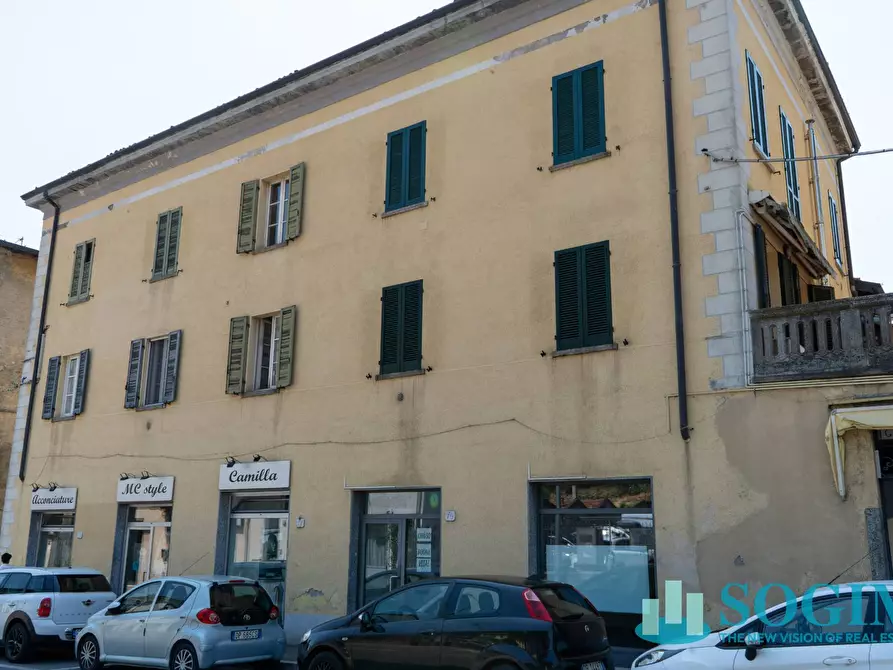 Immagine 2 di Negozio in vendita  in Via Varesina 58 a Como