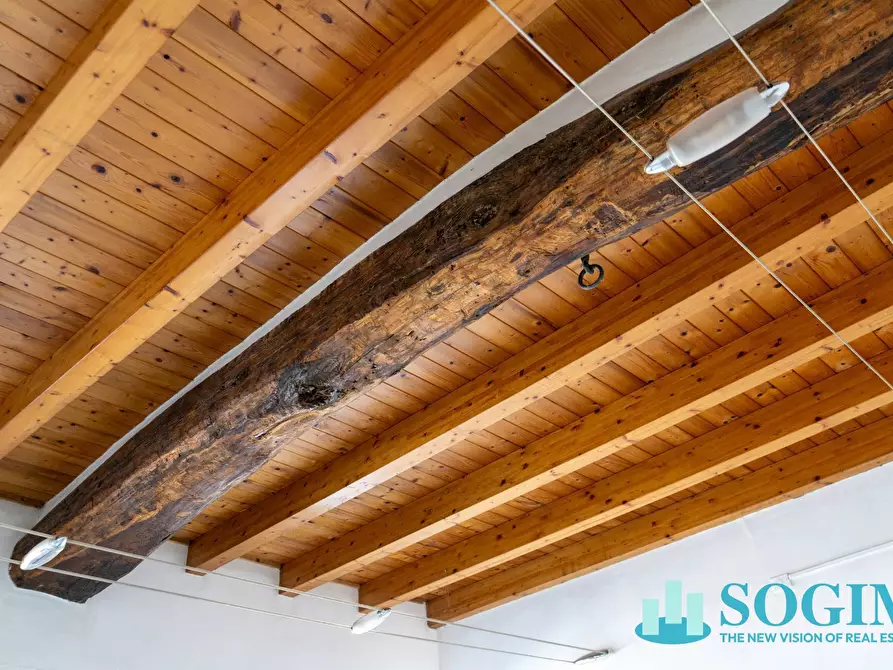 Immagine 8 di Negozio in vendita  in Via Varesina 58 a Como