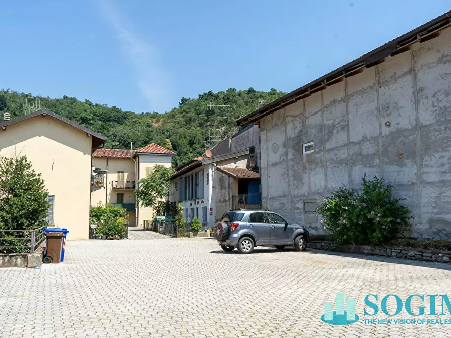 Immagine 18 di Negozio in vendita  in Via Varesina 58 a Como