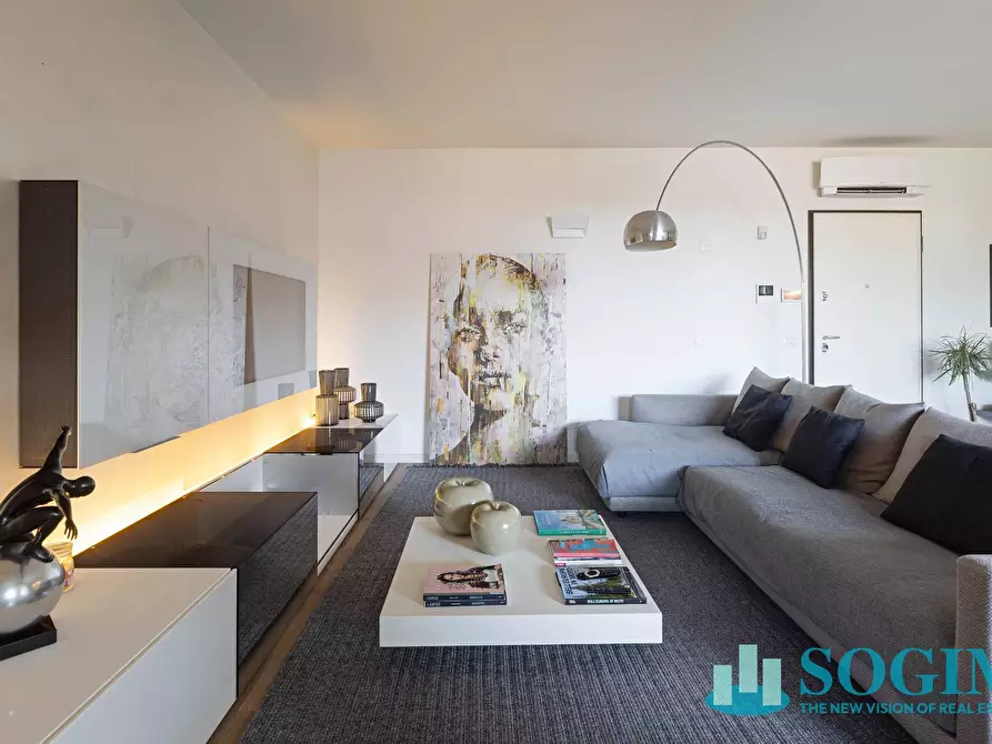 Immagine 10 di Attico in vendita  in Via Maggiolini 10 a Monza