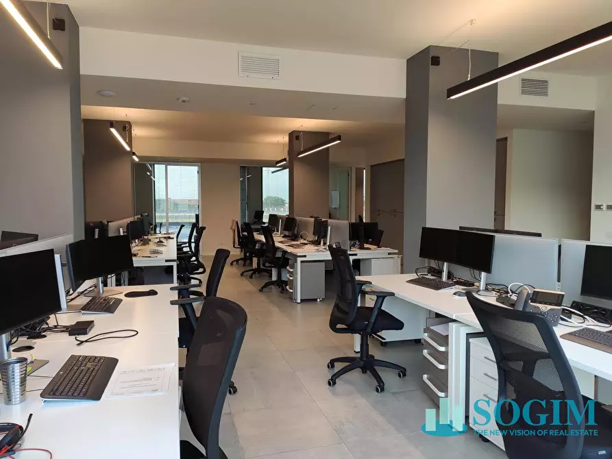 Immagine 4 di Ufficio in affitto  in via carducci 101 a Lissone