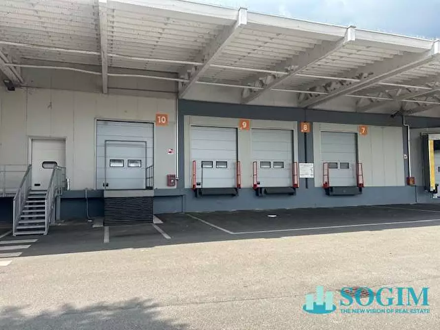 Immagine 2 di Capannone industriale in affitto  in via fantoli a Milano
