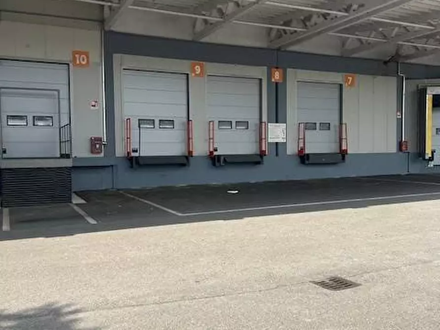 Immagine 3 di Capannone industriale in affitto  in via fantoli a Milano