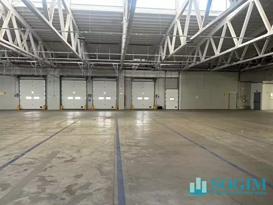 Immagine 9 di Capannone industriale in affitto  in via fantoli a Milano