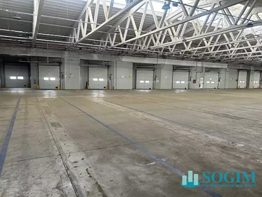 Immagine 10 di Capannone industriale in affitto  in via fantoli a Milano