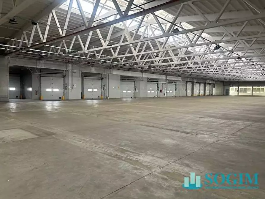 Immagine 11 di Capannone industriale in affitto  in via fantoli a Milano