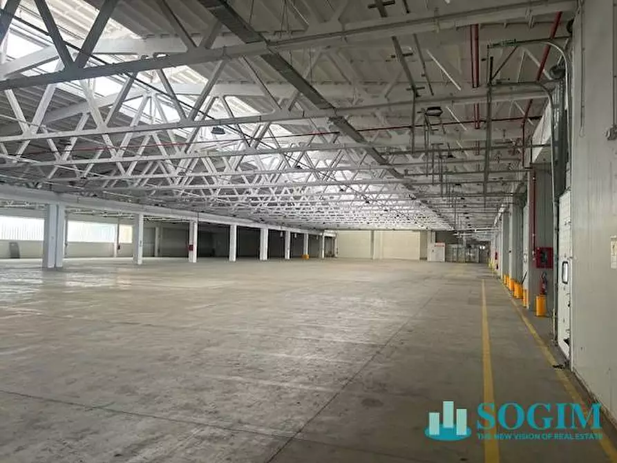 Immagine 14 di Capannone industriale in affitto  in via fantoli a Milano