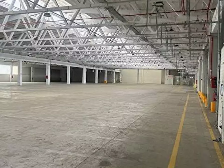 Immagine 16 di Capannone industriale in affitto  in via fantoli a Milano