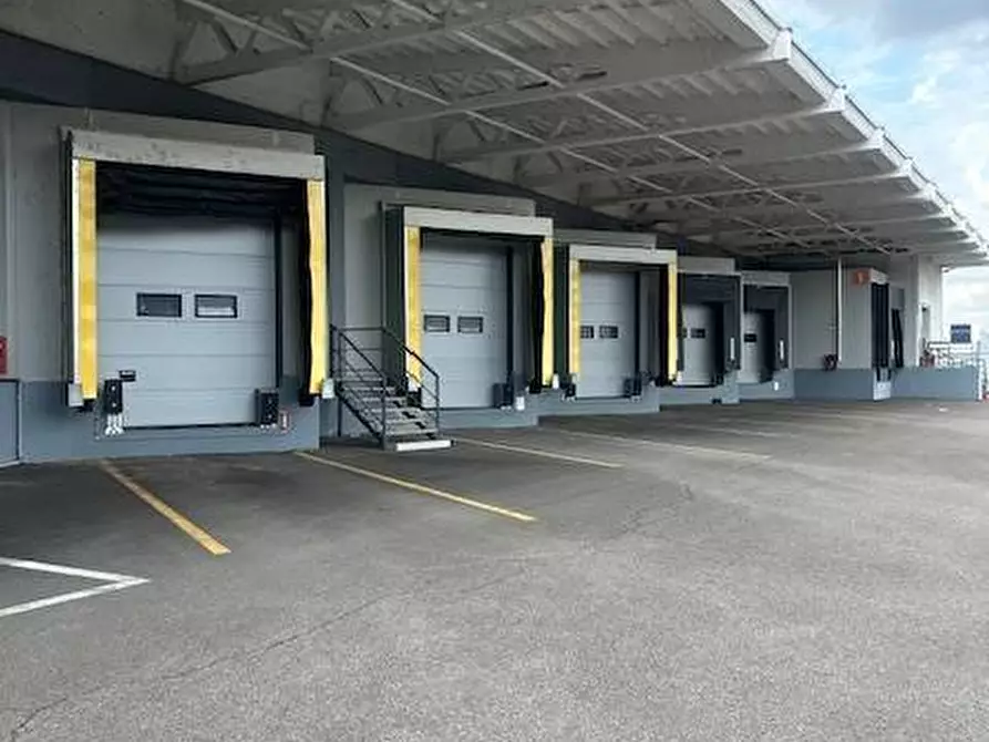 Immagine 19 di Capannone industriale in affitto  in via fantoli a Milano